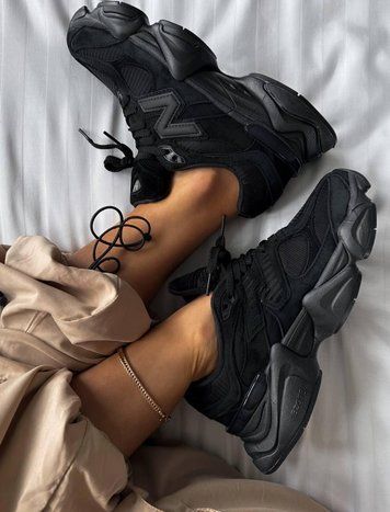Жіночі кросівки New Balance 9060 Total Black | Замшеві кросівки 1306 фото