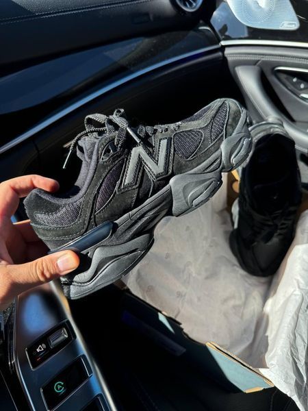 Жіночі кросівки New Balance 9060 Total Black | Замшеві кросівки 1306 фото