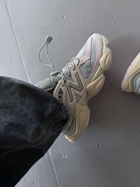 Жіночі кросівки New Balance 9060 Pink Grey | Замшеві кросівки 4050 фото
